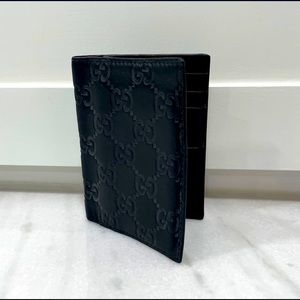 MEN’S GUCCI BIFOLD WALLET!! LIKE NEW!!! $125